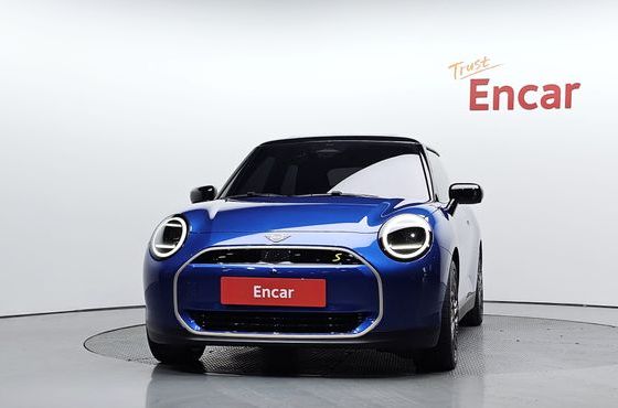 Mini Cooper SE Favoured — пробег 5 895 км — фото 3 из 5