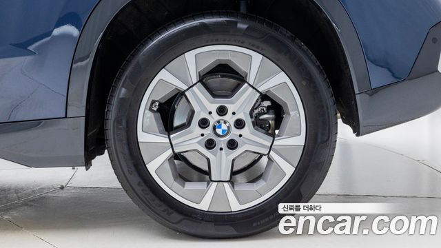 BMW X1 xDrive 20i xLine — пробег 4 849 км — фото 5 из 5