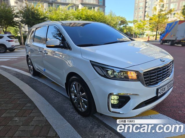 Kia Carnival 9-Seater Prstige — пробег 59 900 км — фото 3 из 5