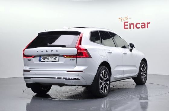 Volvo XC60 B5 Ultimate Bright — пробег 48 944 км — фото 2 из 5