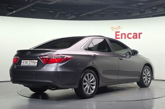 Toyota Camry 2.5 XLE — пробег 62 659 км — фото 2 из 5