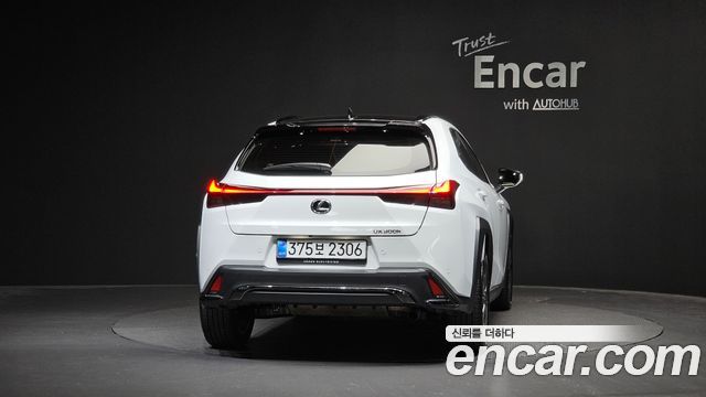 Lexus UX 2.0 F-Sport 2WD — пробег 6 153 км — фото 4 из 5