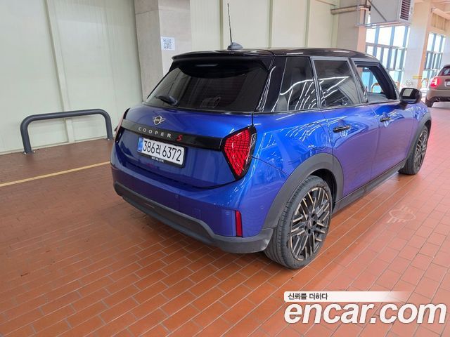 Mini Cooper 5 Door Favoured — пробег 10 139 км — фото 3 из 5