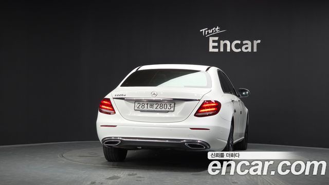 Mercedes-Benz E-Class E220d Avantgarde — пробег 66 836 км — фото 4 из 5