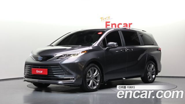 Toyota Sienna 2.5 Hybrid 2WD — пробег 9 846 км — фото 1 из 5