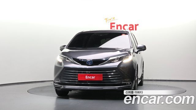 Toyota Sienna 2.5 Hybrid 2WD — пробег 9 846 км — фото 3 из 5