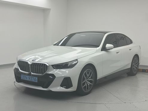 BMW i5 xDrive 40 M Sport — пробег 4 887 км — фото 1 из 5