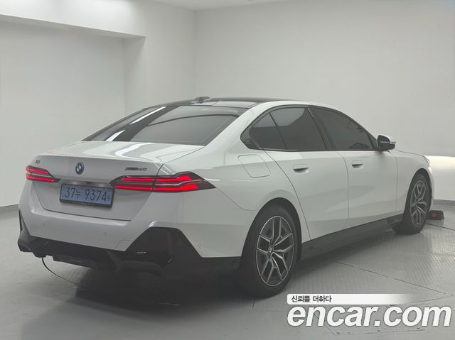BMW i5 xDrive 40 M Sport — пробег 4 887 км — фото 2 из 5