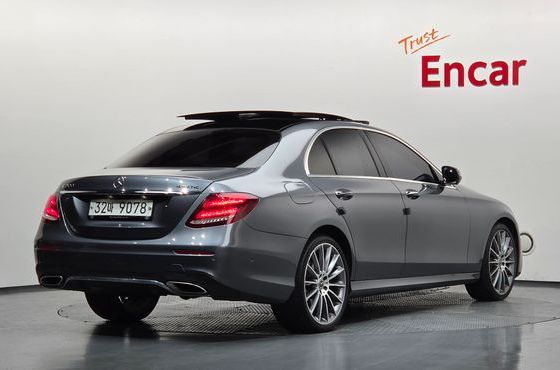 Mercedes-Benz E-Class E300 4MATIC AMG Line — пробег 152 542 км — фото 2 из 5