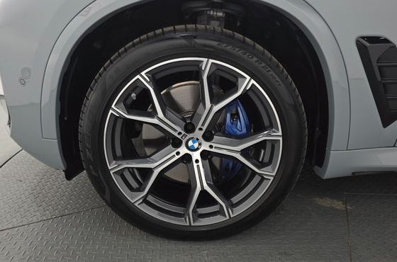 BMW X5 xDrive 30d M Sport — пробег 5 040 км — фото 5 из 5