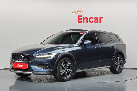 Volvo V60 T5 Pro AWD — пробег 42 065 км — фото 1 из 5