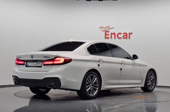 BMW 5-Series 520d xDrive M Sport Package Plus — пробег 99 306 км — фото 2 из 5