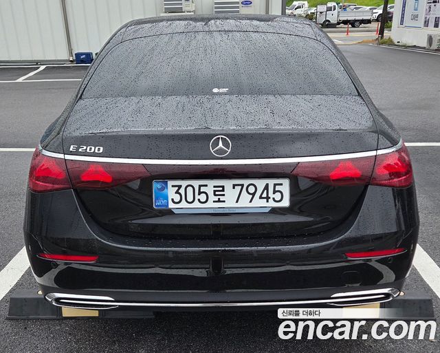 Mercedes-Benz E-Class E200 Avantgarde — пробег 8 000 км — фото 2 из 5