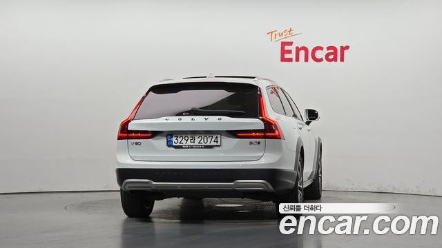 Volvo V90 B5 Pro AWD — пробег 76 521 км — фото 4 из 5