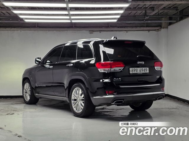 Jeep Cherokee 3.0 Diesel Overland Summit WK2 — пробег 181 000 км — фото 2 из 5