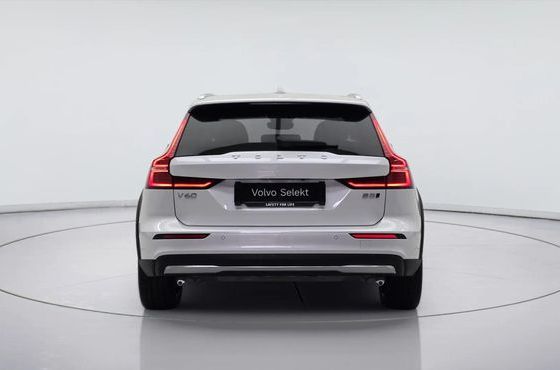 Volvo V60 B5 Ultra AWD — пробег 874 км — фото 4 из 5