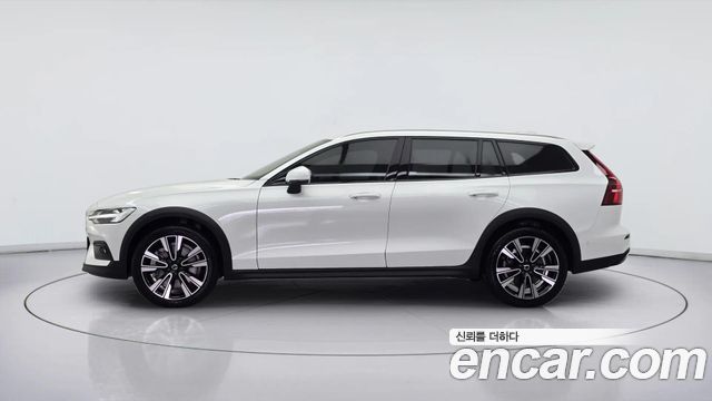 Volvo V60 B5 Ultra AWD — пробег 874 км — фото 5 из 5