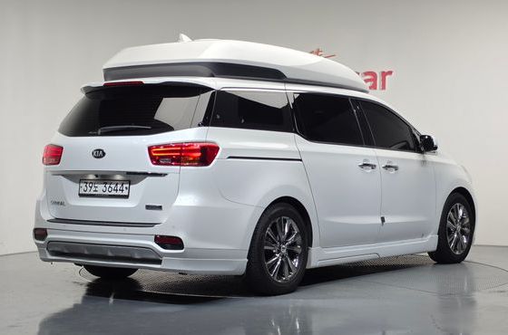 Kia Carnival 9-Seater Hi-Limousine Prestige — пробег 89 927 км — фото 2 из 5