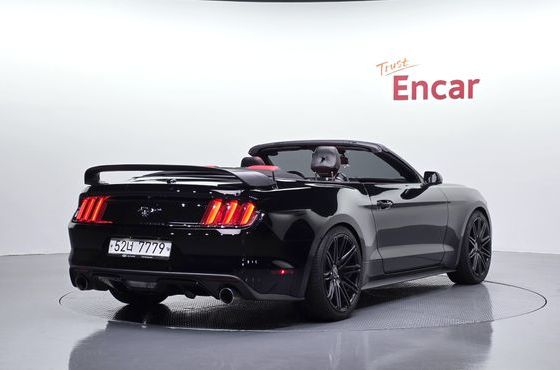 Ford Mustang Convertible — пробег 95 021 км — фото 2 из 5