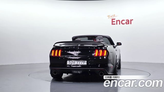 Ford Mustang Convertible — пробег 95 021 км — фото 4 из 5