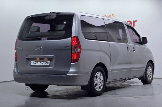 Hyundai Starex 12-Seater Wagon CVX Deluxe — пробег 91 950 км — фото 2 из 5