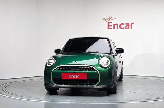 Mini Cooper 5 Door Favoured — пробег 7 323 км — фото 3 из 5