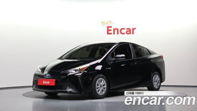 Toyota Prius 1.8 — пробег 66 820 км — фото 1 из 5