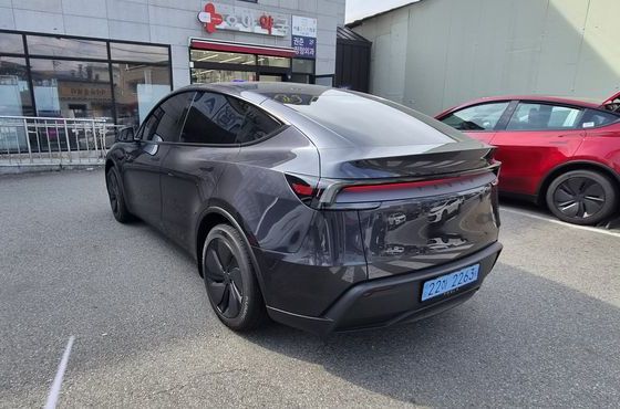 Tesla Model Y Premium RWD — пробег 2 039 км — фото 5 из 5