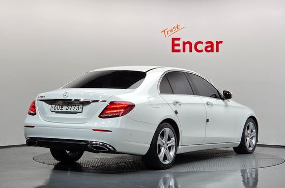 Mercedes-Benz E-Class E220d Avantgarde — пробег 156 224 км — фото 2 из 5