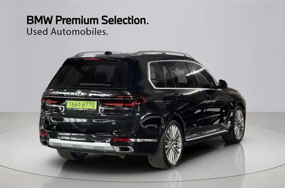 BMW X7 xDrive 40i Design Pure Excellence 7-Seater — пробег 7 849 км — фото 2 из 5