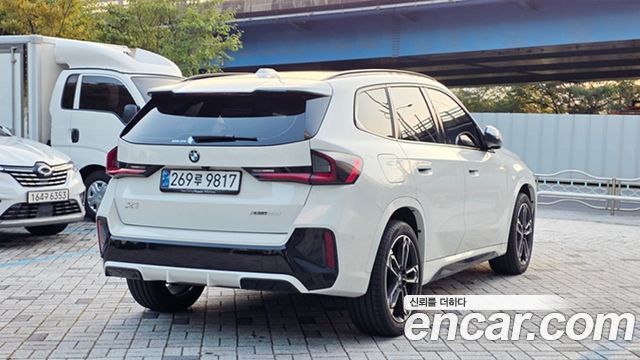 BMW X1 xDrive 20i M Sport — пробег 17 200 км — фото 2 из 5