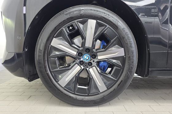 BMW iX xDrive50 Sport Special Edition — пробег 28 800 км — фото 5 из 5
