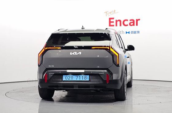 Kia EV3 Long Range 2WD Earth — пробег 32 033 км — фото 4 из 5