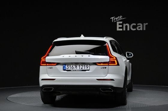 Volvo V60 B5 AWD — пробег 18 158 км — фото 4 из 5