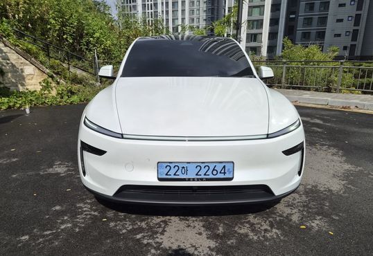 Tesla Model Y Premium RWD — пробег 2 264 км — фото 1 из 5