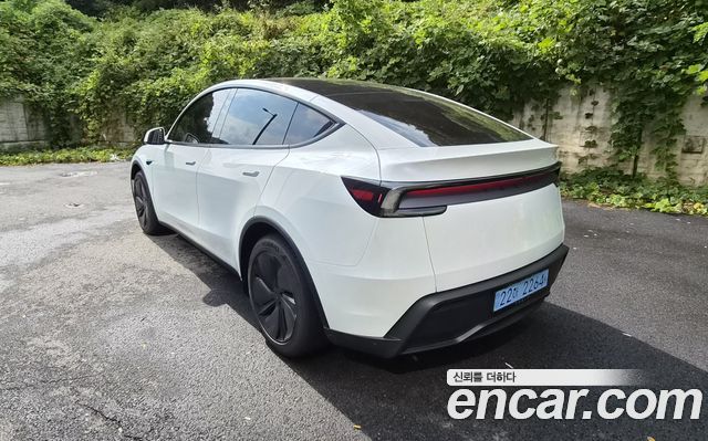 Tesla Model Y Premium RWD — пробег 2 264 км — фото 5 из 5