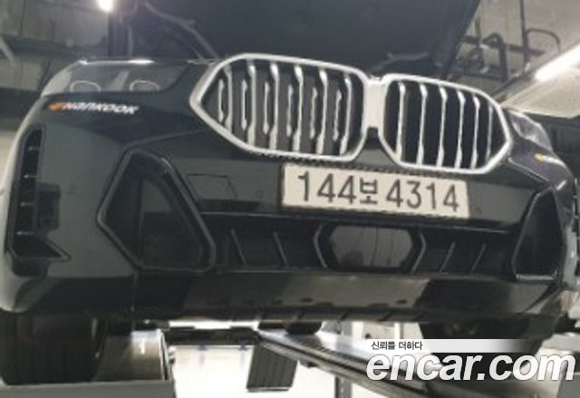 BMW X6 xDrive40i M Sport — пробег 4 648 км — фото 1 из 2