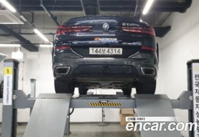 BMW X6 xDrive40i M Sport — пробег 4 648 км — фото 2 из 2