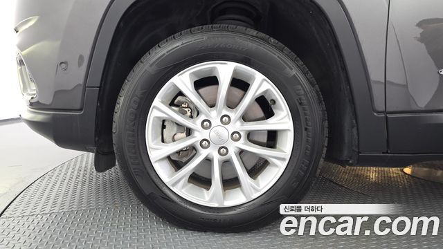Jeep Cherokee 2.4 Longitude High AWD — пробег 55 320 км — фото 5 из 5