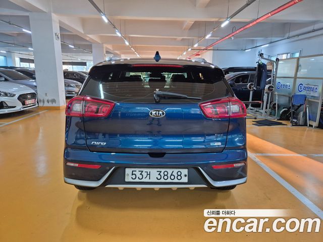 Kia Niro Prestige — пробег 99 568 км — фото 5 из 5