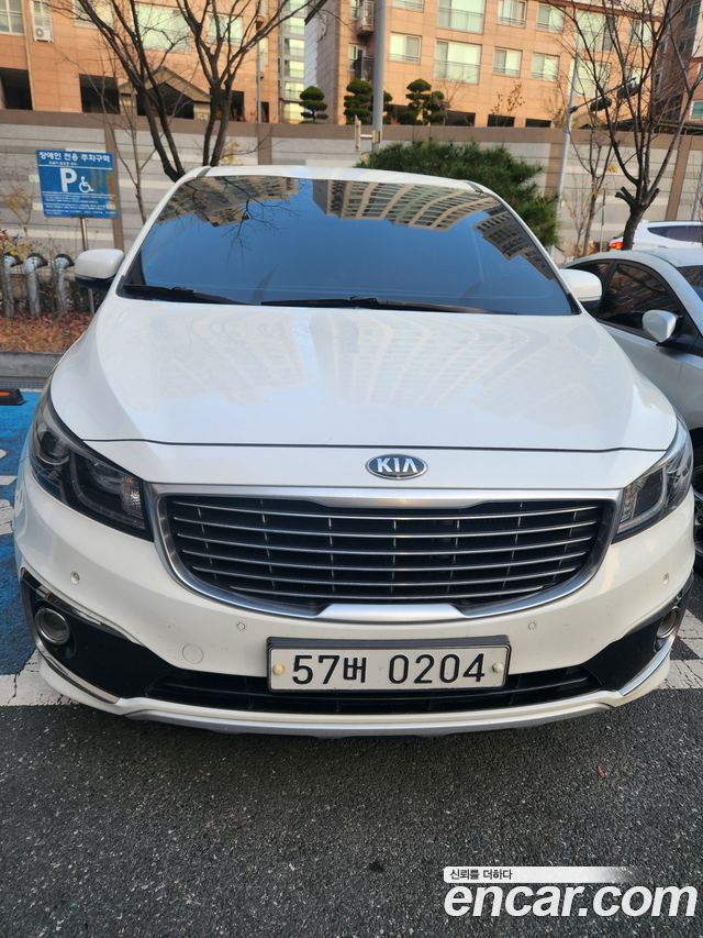 Kia Carnival 9-seater Luxury — пробег 184 000 км — фото 2 из 5