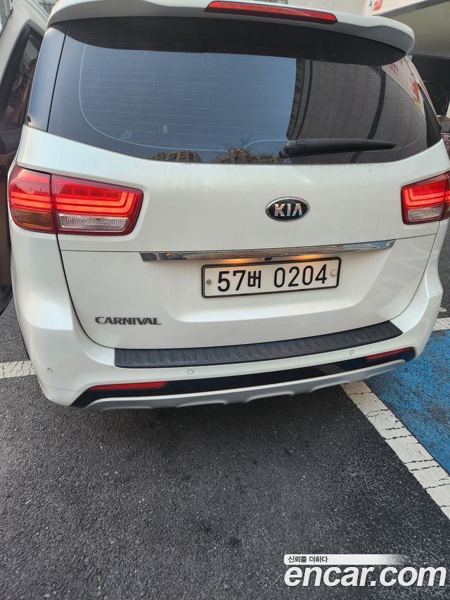 Kia Carnival 9-seater Luxury — пробег 184 000 км — фото 3 из 5