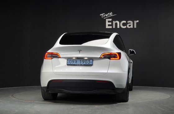 Tesla Model Y Standard Range RWD — пробег 61 327 км — фото 4 из 5