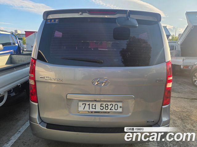 Hyundai Starex 12-Seater Wagon CVX Premium — пробег 187 003 км — фото 4 из 5