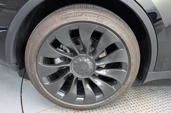 Tesla Model Y Long Range AWD — пробег 71 612 км — фото 5 из 5