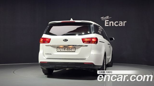 Kia Carnival из Кореи Encar