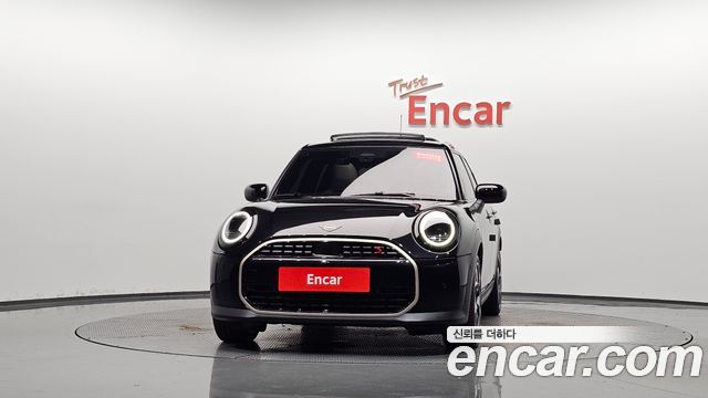 Mini Cooper 5 Door Favoured — пробег 4 413 км — фото 3 из 5