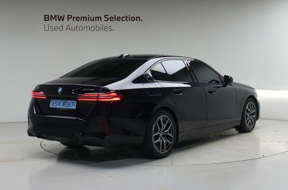 BMW i5 eDrive 40 M Sport — пробег 5 641 км — фото 4 из 5