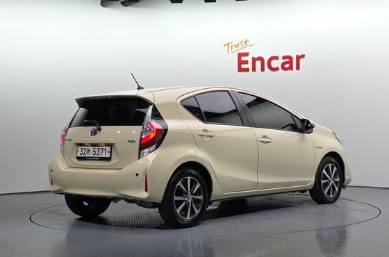Toyota Prius 1.5 — пробег 56 045 км — фото 2 из 5