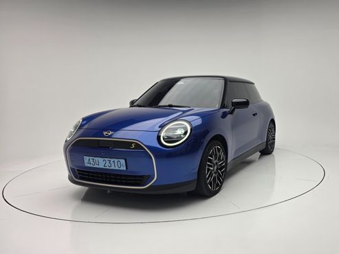 Mini Cooper SE Favoured — пробег 4 713 км — фото 1 из 5